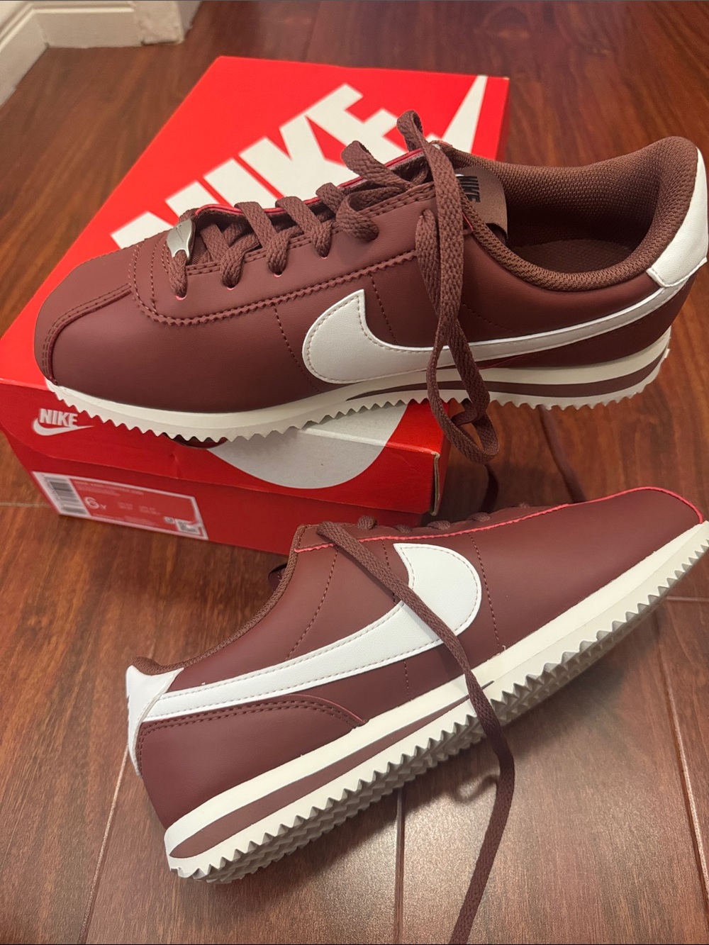 NEW Nike KIDS Classic Cortez Sneakers - Maroon & White. 6Y, or Women’s size 7